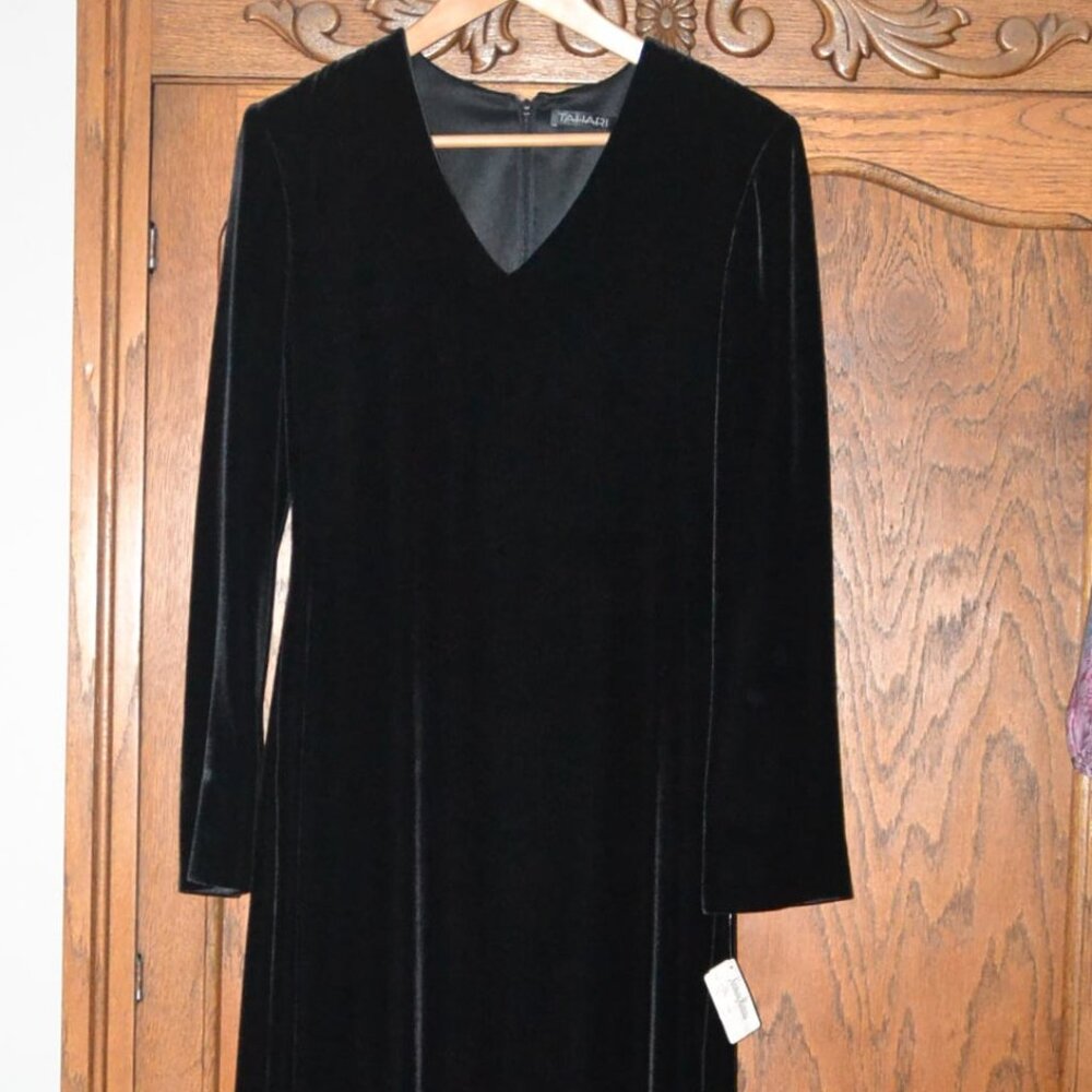 NWT Tahari Long Sleeve V-Neck Velvet Silk Gown BLACK Neiman Marcus SIZE 4